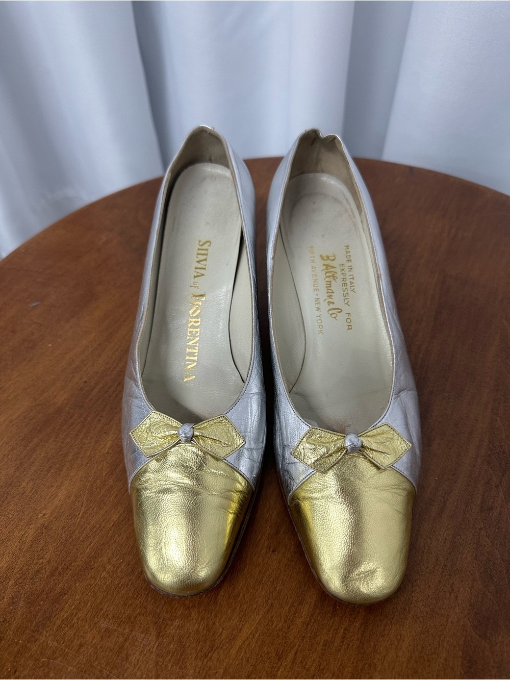 Vintage Silvia Fiorentina Gold & Silver Leather Bow Toe Heels size 7.5